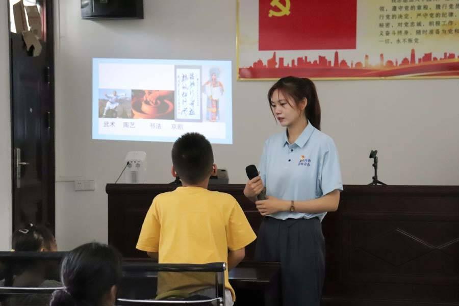 华中师范大学物理科学与技术学院党员国情学习与实践队队员云游中国课堂