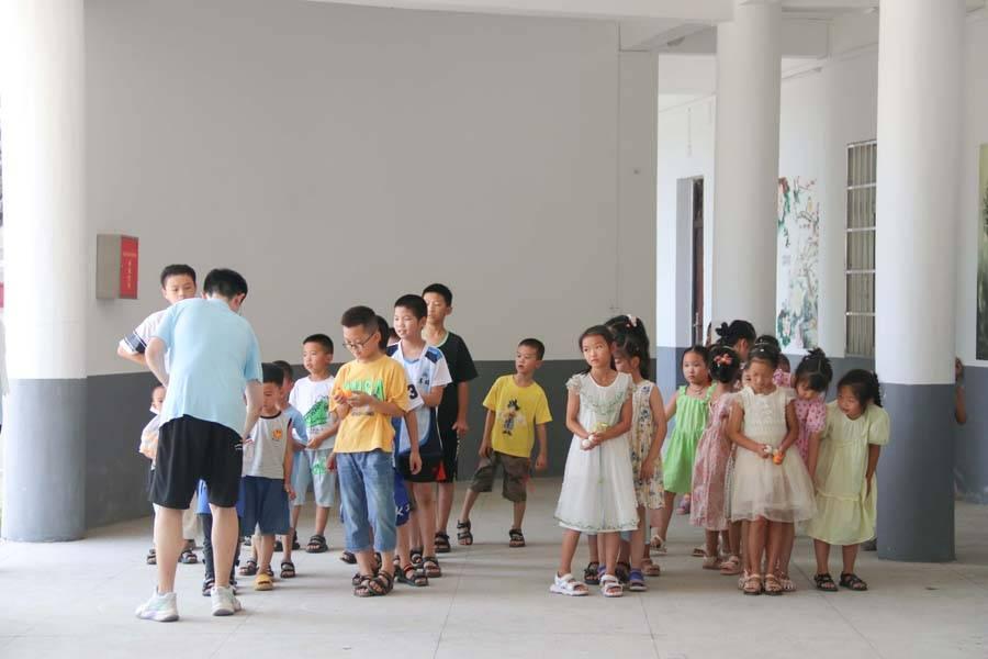 华中师范大学物理科学与技术学院党员国情学习与实践队队员的体育课课堂