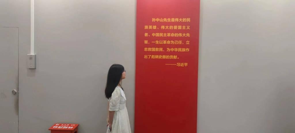 图为“楚音汉韵”实践队队员学习相关知识现场。中国青年网“楚音汉韵”暑期实践队供图