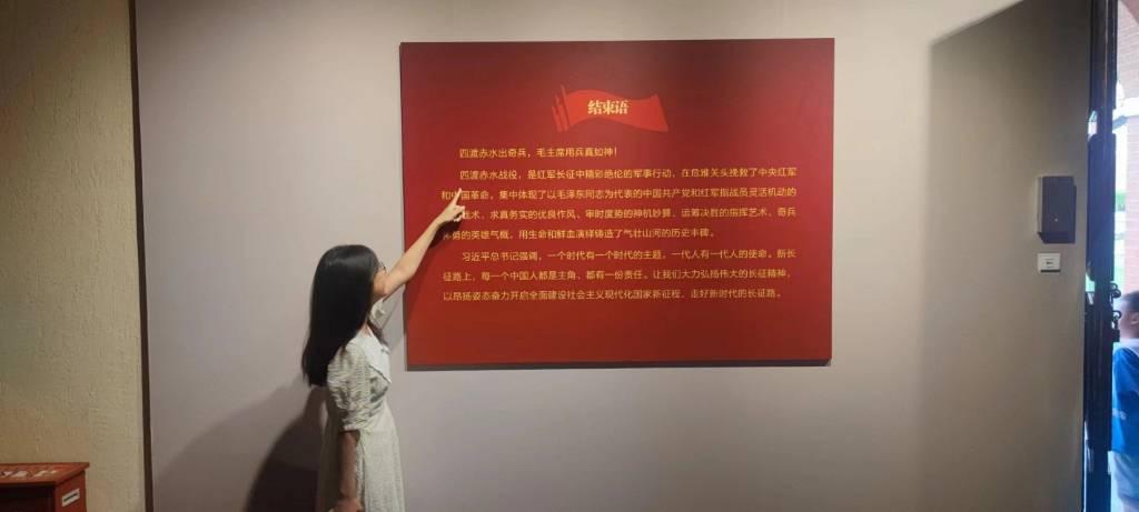 图为“楚音汉韵”实践队队员学习相关知识现场。中国青年网“楚音汉韵”暑期实践队供图