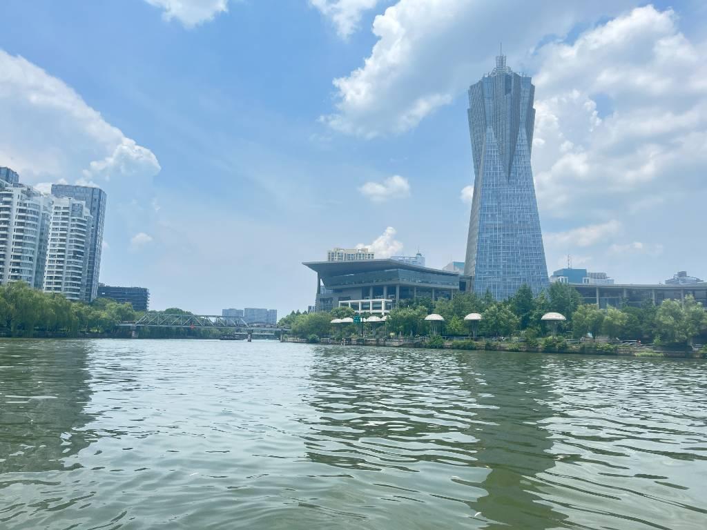 图为京杭大运河两岸的优美风景