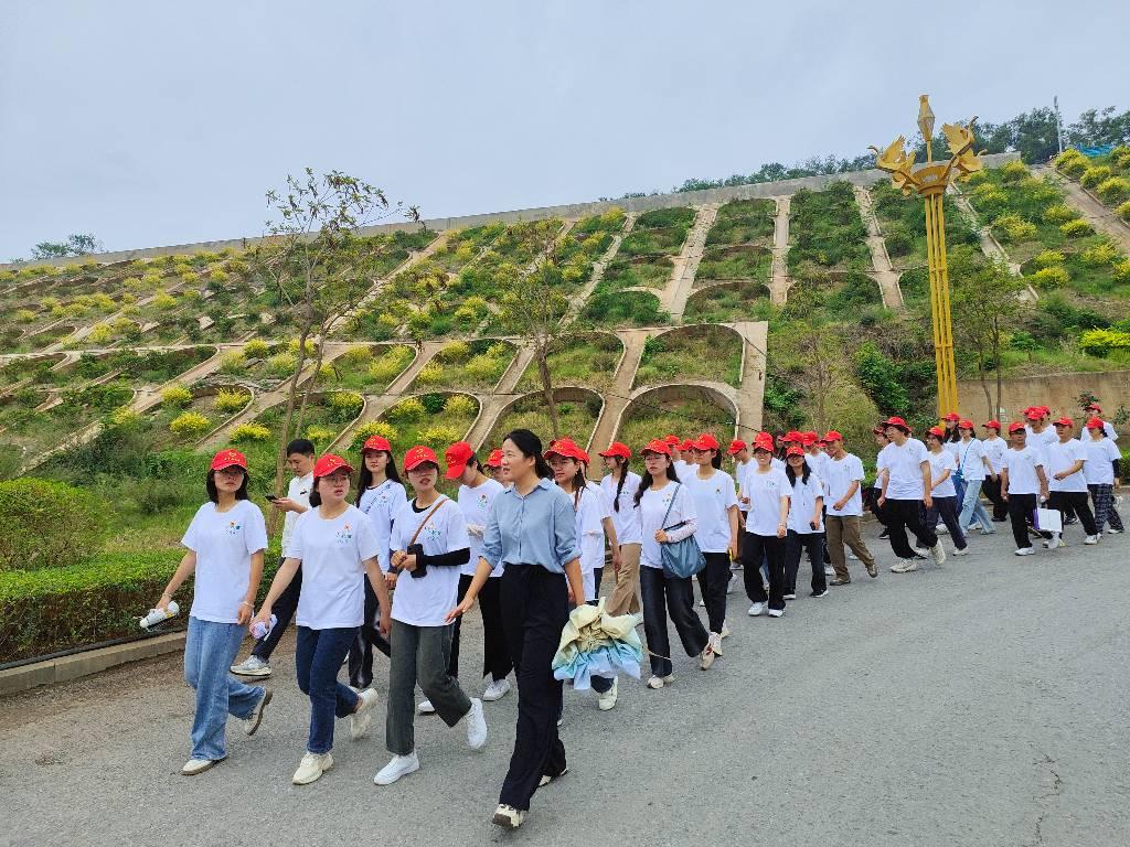 我院赴临港社区进行居民搬迁——乡村振兴考察。