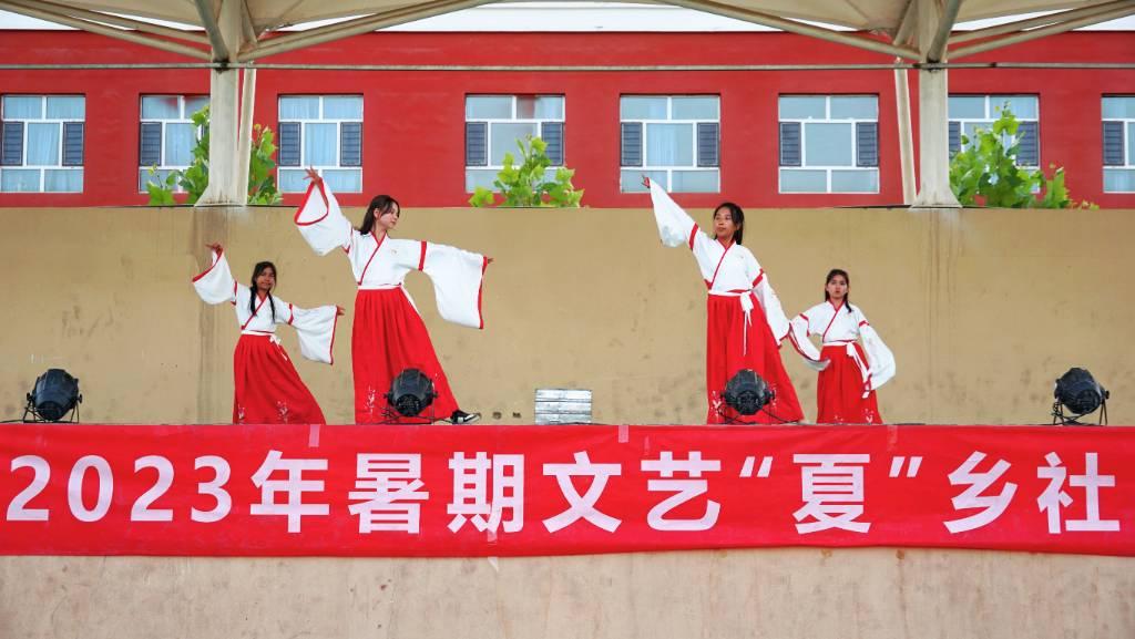 节目：舞蹈《福气要来到》中国青年网通讯员 刘红兵 刘国洋 摄