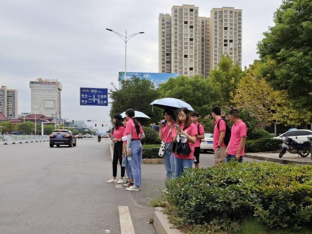 图为团队集合前往株洲市生态环境局攸县分局